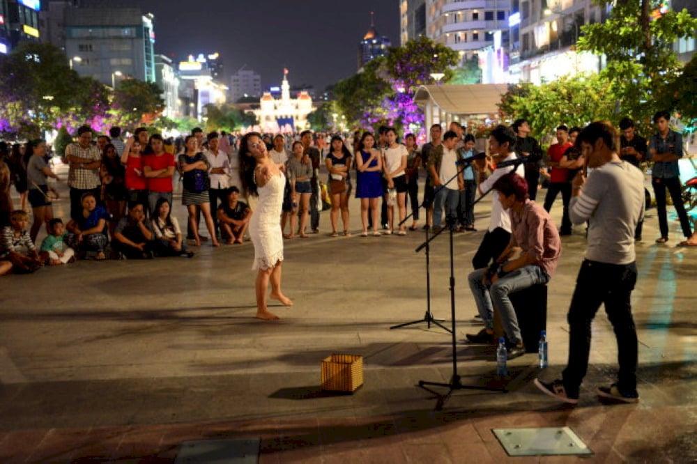 Lively performances are organized daily, especially during weekends&rsquo; evening